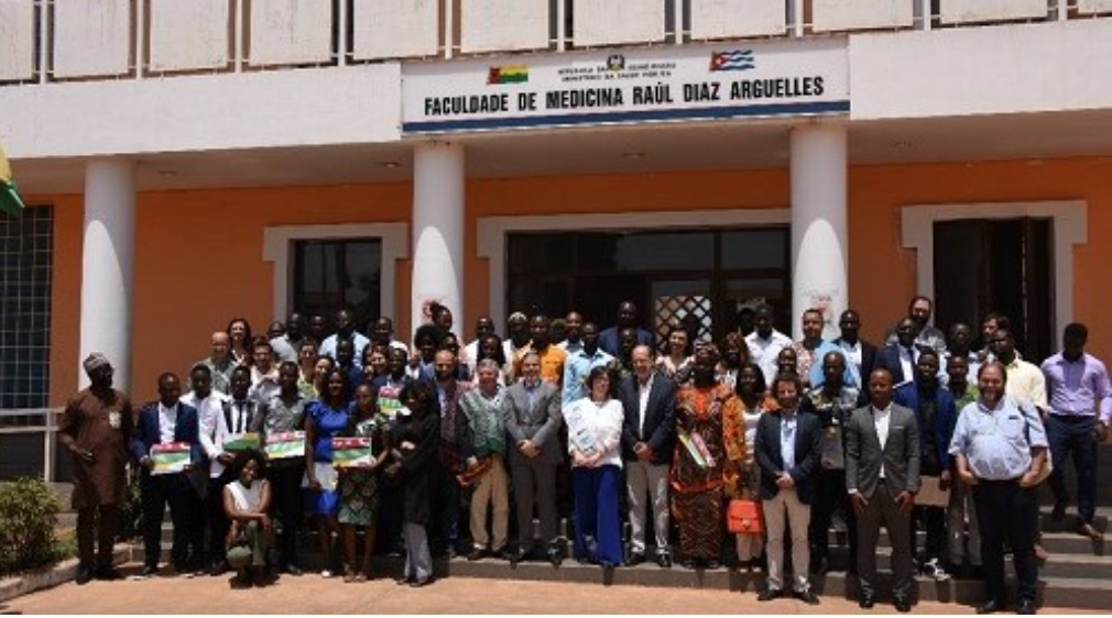 Encerramento de cursos de formação médica avançada e especialização em saúde pública na Guiné-Bissau